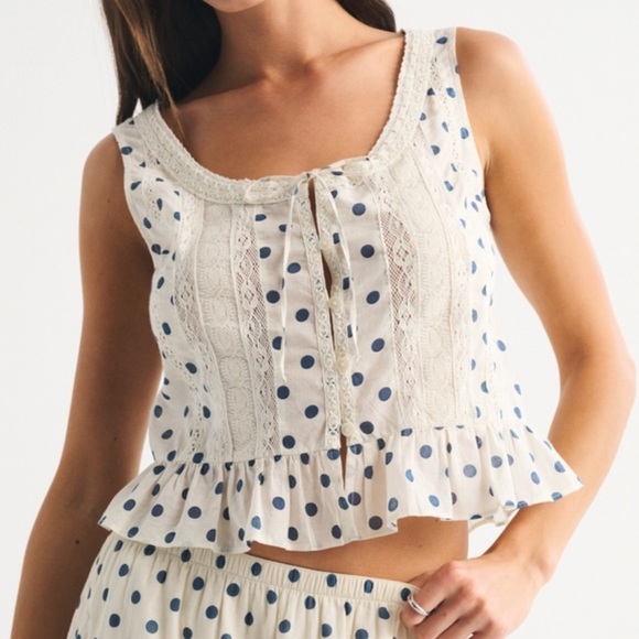 A&F Lace-Trim Tie-Front Ruffle Tank Small - Picture 2 of 6